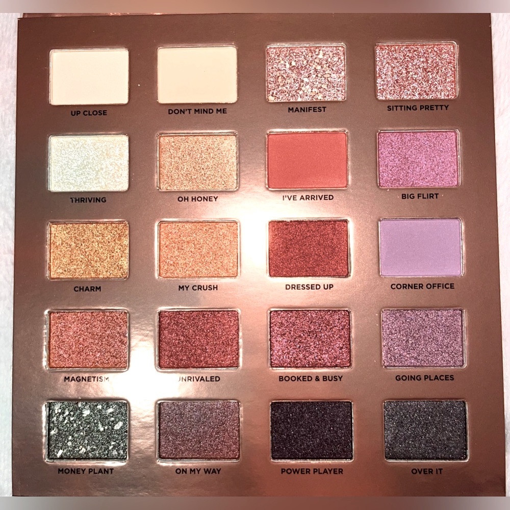 Brand New Iconic London Desk To Dance Eyeshadow Palette 20 Stunning Shades!!